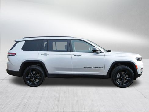 Used 2023 Jeep Grand Cherokee L Laredo image 8
