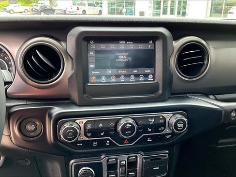 Used 2023 Jeep Gladiator Sport AWD/4WD image 30