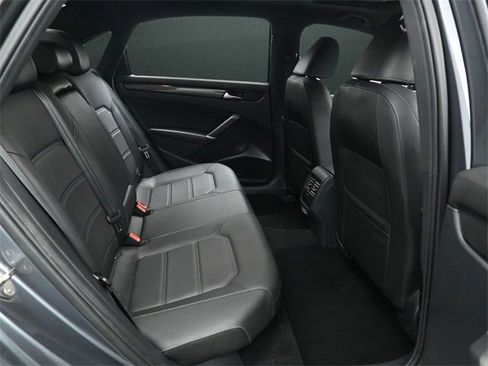 Used 2021 Volkswagen Passat 2.0T R-Line image 17