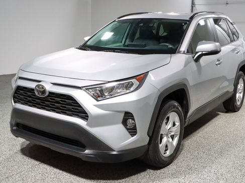 Used 2020 Toyota RAV4 XLE FWD image 30