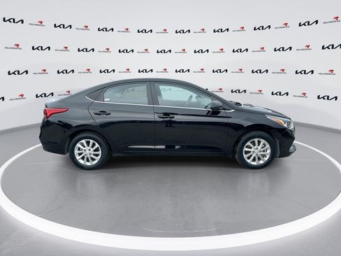 Used 2022 Hyundai Accent SEL FWD image 9