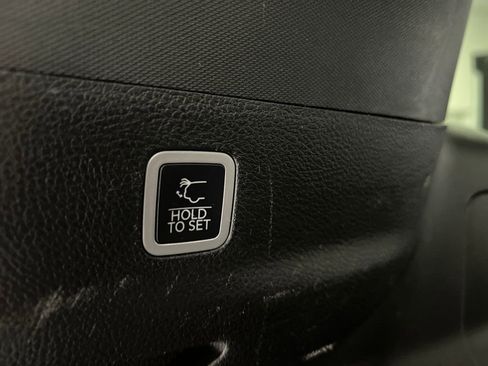 Used 2024 Jeep Wagoneer L Series II image 43