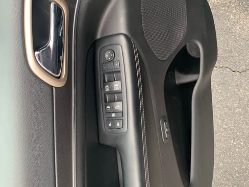 Used 2016 Jeep Grand Cherokee Limited w/ Luxury Group II AWD/4WD image 13