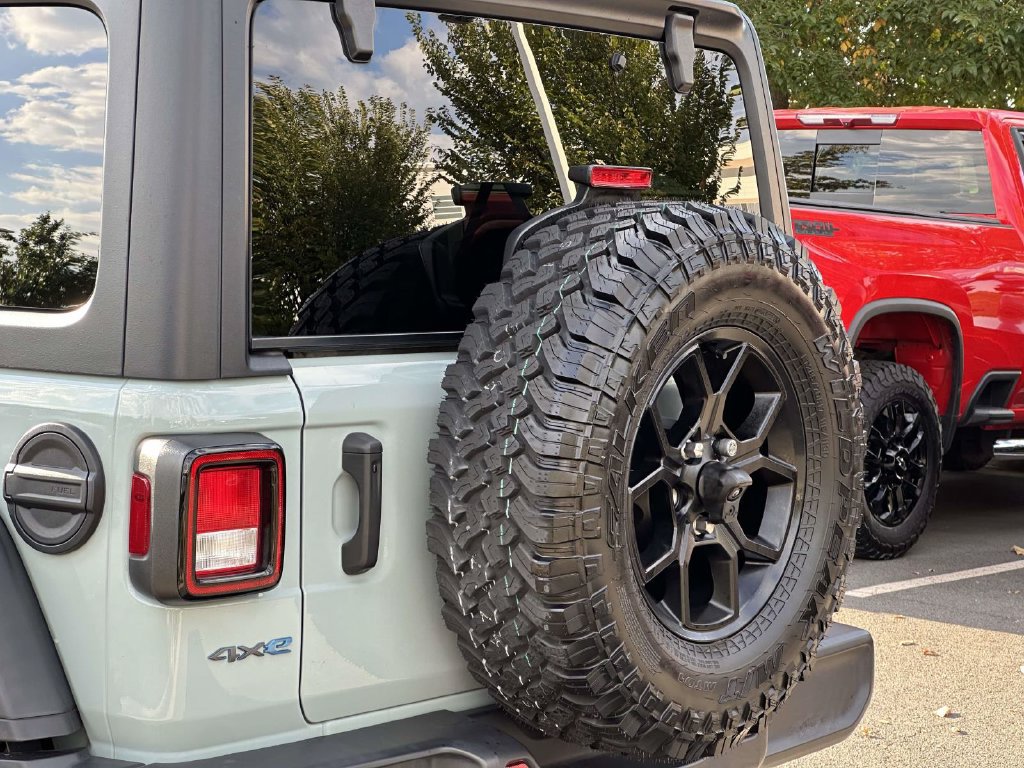 Used 2024 Jeep Wrangler Unlimited AWD/4WD image 11