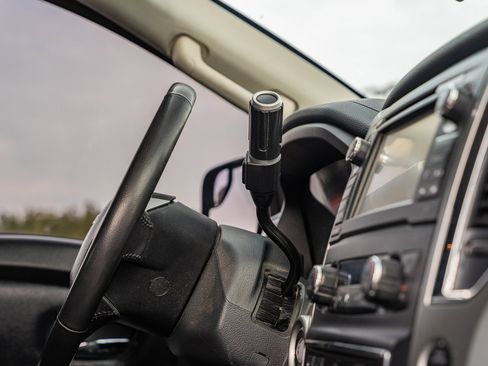 Used 2018 Nissan Titan SV w/ SV Convenience Package image 12