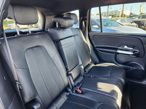 Used 2023 Mercedes-Benz GLB 250 image 4