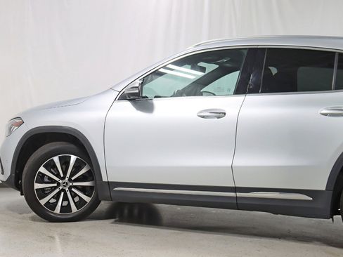 Used 2022 Mercedes-Benz GLA 250 4MATIC w/ Premium Package Lite image 12