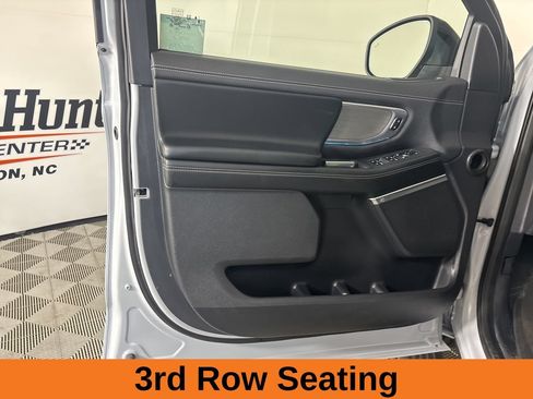Used 2025 Ford Expedition Platinum AWD/4WD image 9