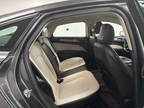 Used 2020 Ford Fusion SE FWD image 34