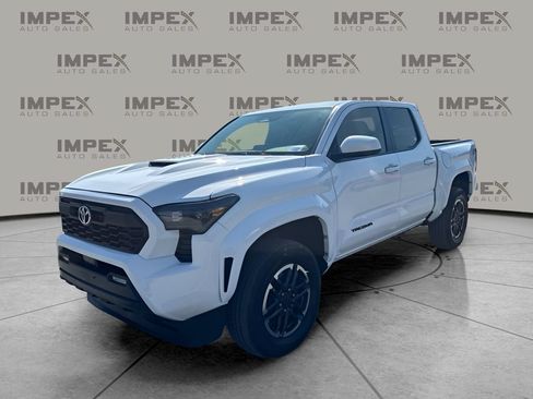 Used 2024 Toyota Tacoma TRD Sport AWD/4WD image 1