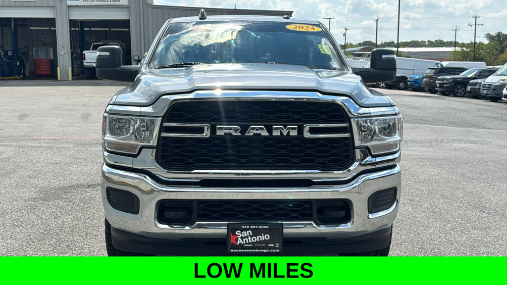 Used 2024 RAM 2500 Tradesman w/ Chrome Appearance Group AWD/4WD image 2
