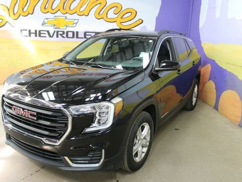 Used 2023 GMC Terrain SLE w/ Driver Convenience Package FWD image 7