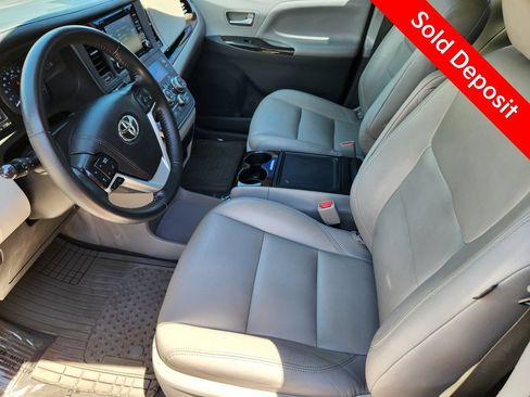 Used 2020 Toyota Sienna XLE w/ XLE Navigation Package AWD/4WD image 8