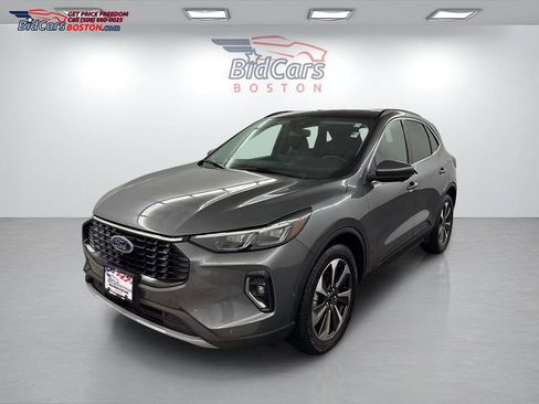 Used 2023 Ford Escape Platinum w/ Premium Technology Package image 1