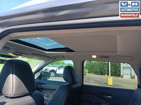 Used 2023 Nissan Pathfinder Platinum AWD/4WD image 25