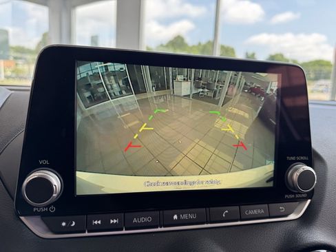 New 2025 Nissan Sentra SR w/ Midnight Edition image 18