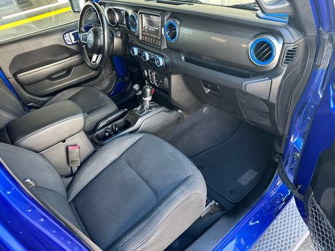 Used 2020 Jeep Wrangler Unlimited Sahara AWD/4WD image 35