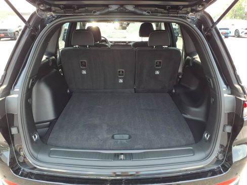 Used 2025 Jeep Grand Cherokee Laredo AWD/4WD image 20