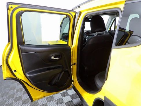 Used 2018 Jeep Renegade Altitude image 28