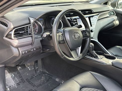 Used 2019 Toyota Camry SE FWD image 17