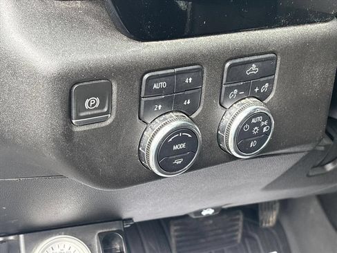 Used 2024 GMC Sierra 1500 Elevation w/ Preferred Package AWD/4WD image 28