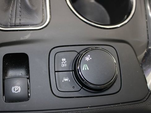 Used 2021 Chevrolet Traverse RS FWD image 50