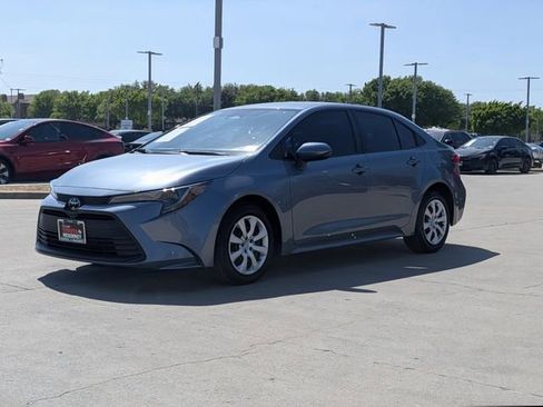 Used 2025 Toyota Corolla LE image 10