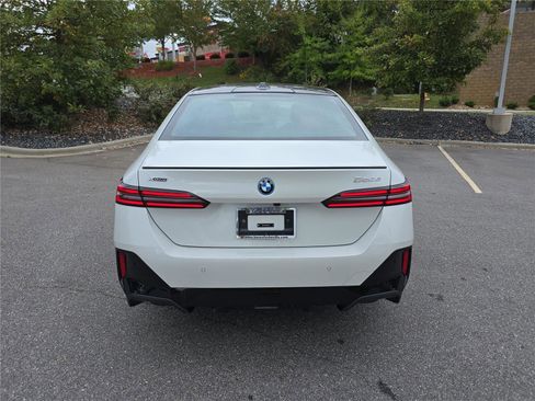 Used 2026 BMW 550e xDrive AWD/4WD image 4