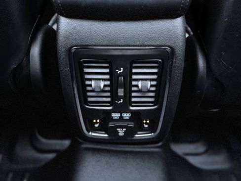 Used 2021 Jeep Grand Cherokee Limited w/ Luxury Group II image 31