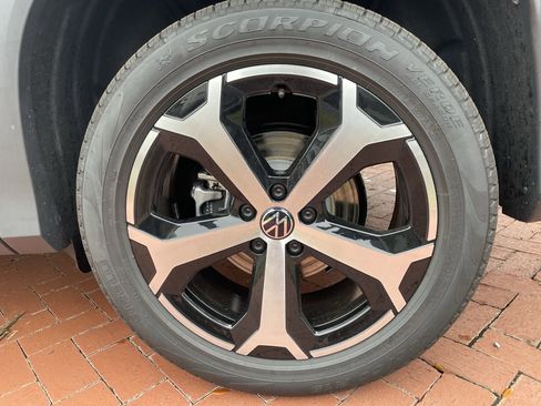 New 2026 Volkswagen Tiguan SE image 8