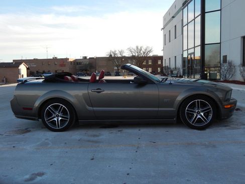 Used 2005 Ford Mustang GT Premium image 22