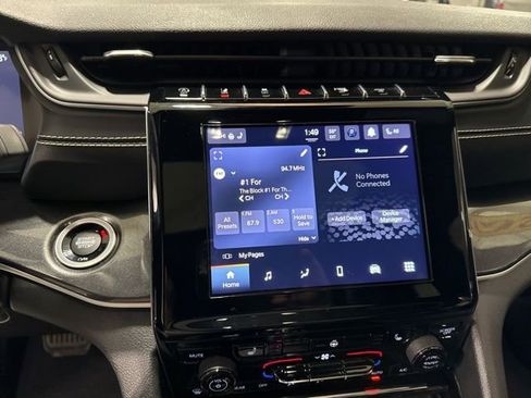 Used 2023 Jeep Grand Cherokee Altitude image 6