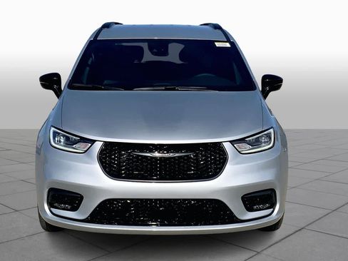 New 2026 Chrysler Pacifica Select image 3