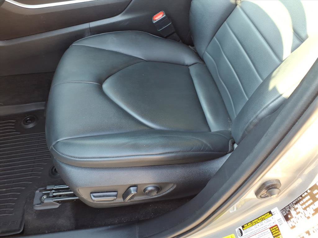 Used 2024 Toyota Highlander XLE AWD/4WD image 24