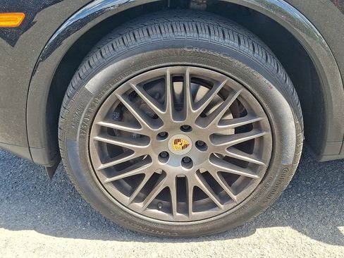 Used 2018 Porsche Cayenne Platinum Edition AWD/4WD image 4