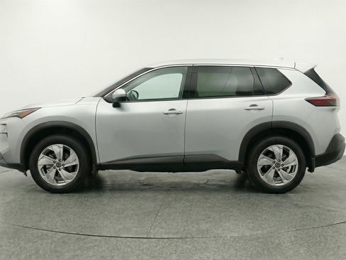Used 2025 Nissan Rogue SV image 5