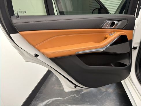 Used 2019 BMW X7 xDrive40i w/ Premium Package image 16