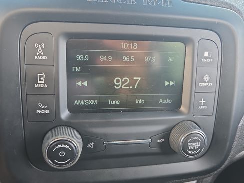 Used 2016 Jeep Renegade Limited FWD image 23