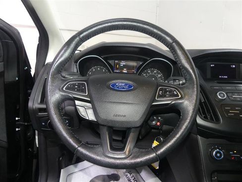 Used 2015 Ford Focus SE w/ SE Cold Weather Package image 28
