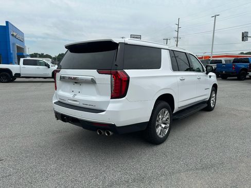 Used 2022 GMC Yukon XL Denali AWD/4WD image 3