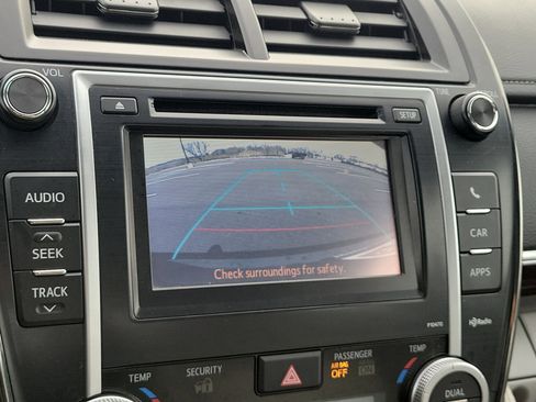 Used 2014 Toyota Camry XLE image 26