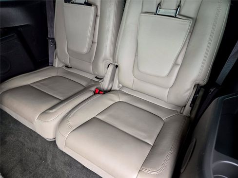 Used 2013 Ford Explorer XLT FWD image 28