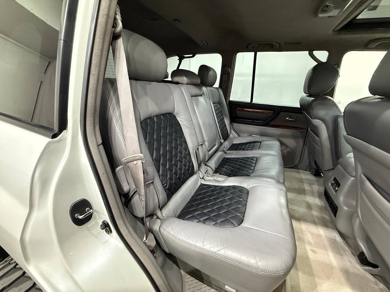 Used 2004 Lexus LX 470 4WD image 21