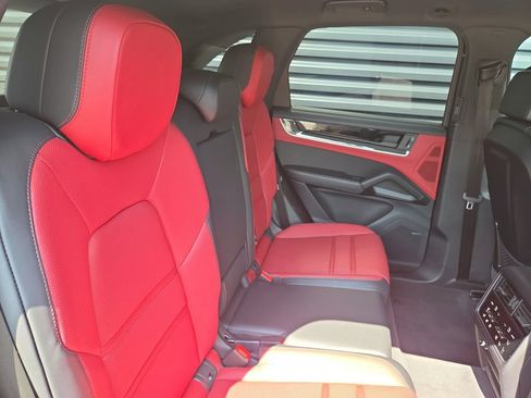 Certified 2025 Porsche Cayenne E-Hybrid AWD/4WD image 21