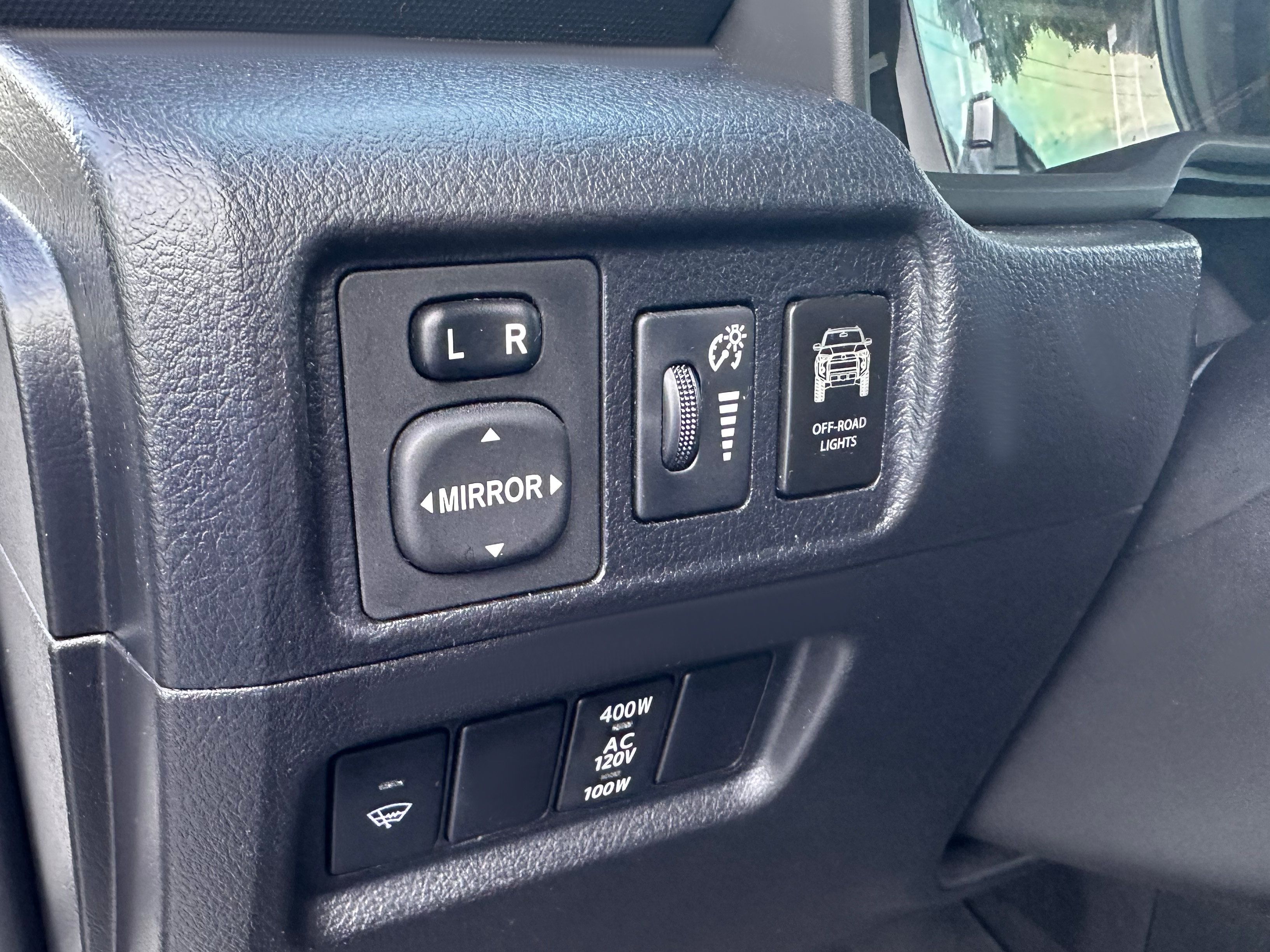 Used 2018 Toyota 4Runner SR5 Premium AWD/4WD image 17