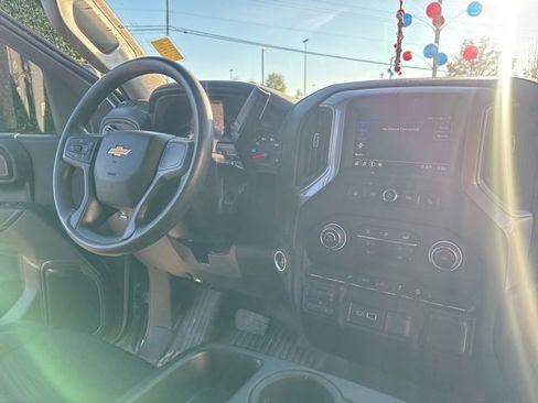 Used 2025 Chevrolet Silverado 2500 Custom w/ Custom Convenience Package image 11