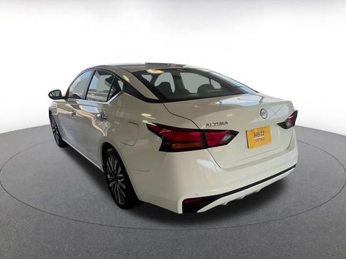 Used 2025 Nissan Altima 2.5 SV FWD image 11