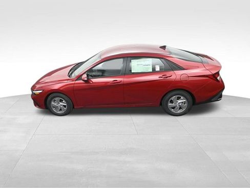 Certified 2026 Hyundai Elantra SE FWD image 25