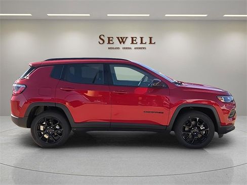 New 2026 Jeep Compass Latitude image 5