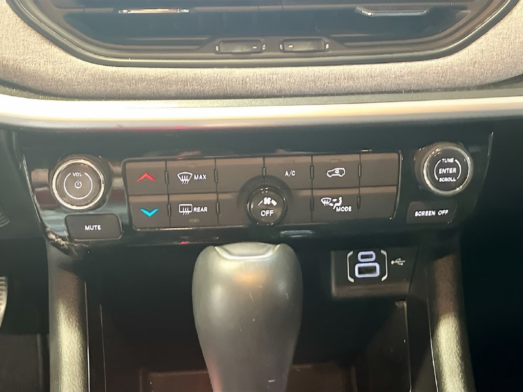 Used 2024 Jeep Compass Latitude w/ Altitude Special Edition AWD/4WD image 15